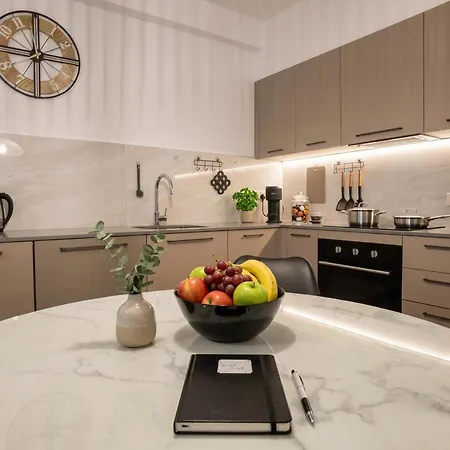 아파트 Qosy Brandnew 2-br-apm Nespresso Bar Prv Parking